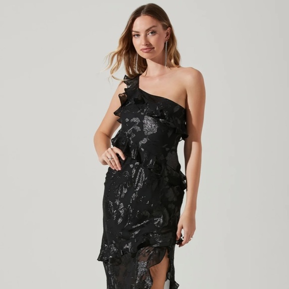 ASTR Andrea Dress - Picture 2 of 5